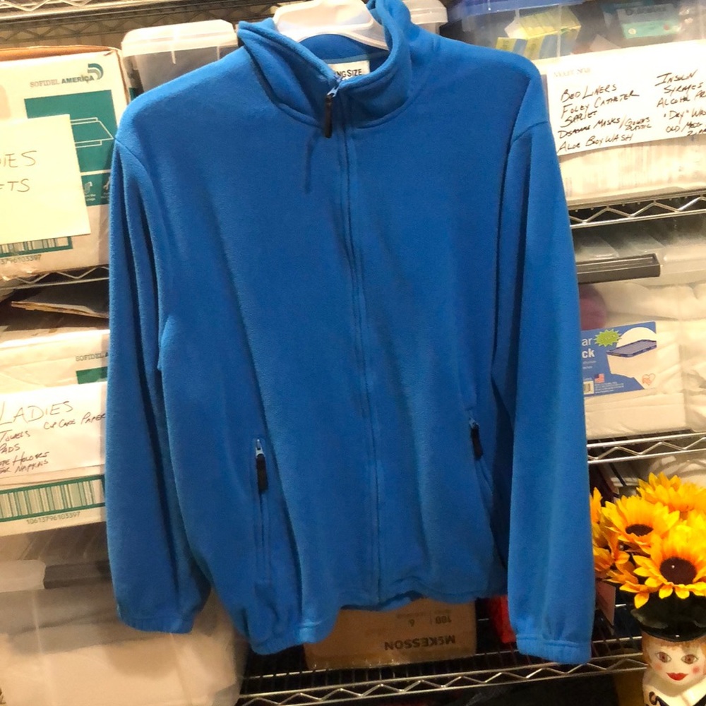 Fleece jacket full zip or two zip pockets